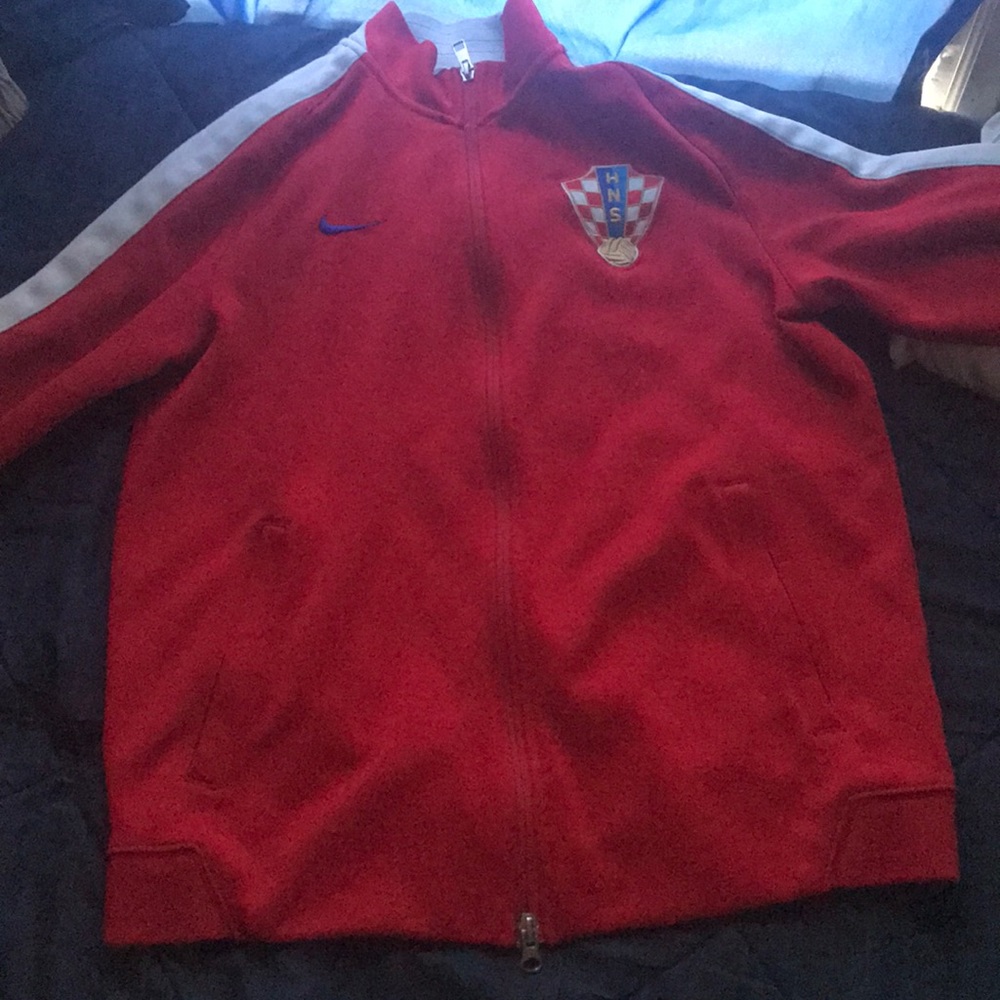 White strip / red sport jacket